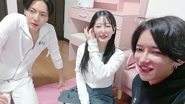 Snapshot of komei_abe chatting on 11, 11, 2025 komei abe online show from 11, 11, 2025