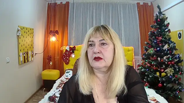 Snapshot of EmmaEllison chatting on 19, 12, 2025 EmmaEllison online show from 19, 12, 2025