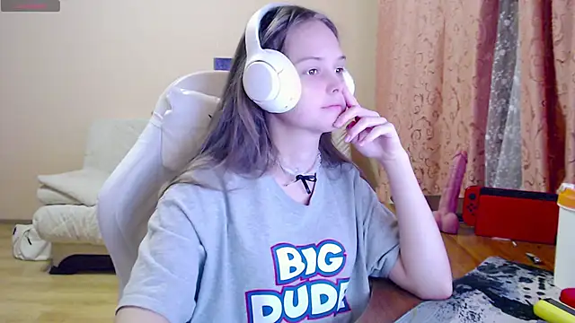 Snapshot of SharybbFace chatting on 4, 11, 2025 SharybbFace online show from 4, 11, 2025