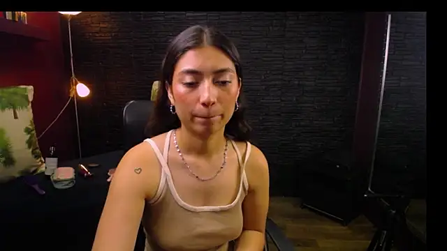 Lizzie Collin online show from 29, 9, 2025