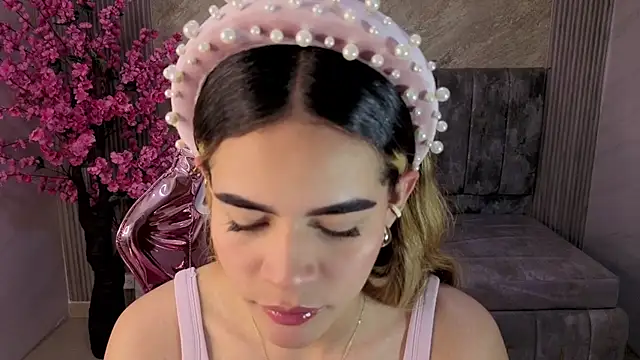 Snapshot of lilith4_s chatting on 21, 10, 2025 lilith4 s online show from 21, 10, 2025