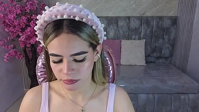 Snapshot of lilith4_s chatting on 4, 11, 2025 lilith4 s online show from 4, 11, 2025