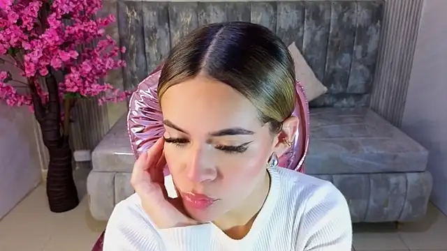 Snapshot of lilith4_s chatting on 22, 11, 2025 lilith4 s online show from 22, 11, 2025