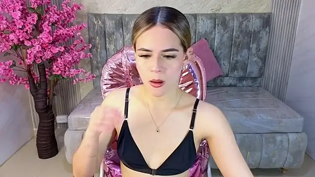 Snapshot of lilith4_s chatting on 23, 11, 2025 lilith4 s online show from 23, 11, 2025