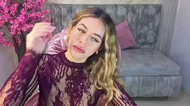 Snapshot of lilith4_s chatting on 25, 11, 2025 lilith4 s online show from 25, 11, 2025