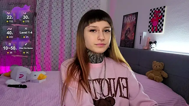 LilithPoison online show from 3, 12, 2025