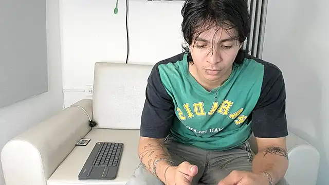 Snapshot of toji_luxxer chatting on 21, 10, 2025 toji luxxer online show from 21, 10, 2025