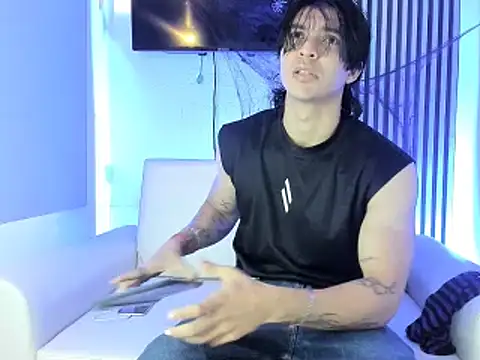 Snapshot of toji_luxxer chatting on 27, 10, 2025 toji luxxer online show from 27, 10, 2025