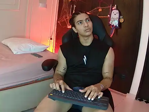 Snapshot of toji_luxxer chatting on 30, 10, 2025 toji luxxer online show from 30, 10, 2025