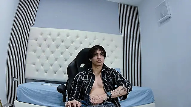 Snapshot of toji_luxxer chatting on 4, 11, 2025 toji luxxer online show from 4, 11, 2025