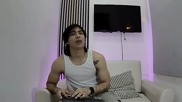 Snapshot of toji_luxxer chatting on 6, 11, 2025 toji luxxer online show from 6, 11, 2025