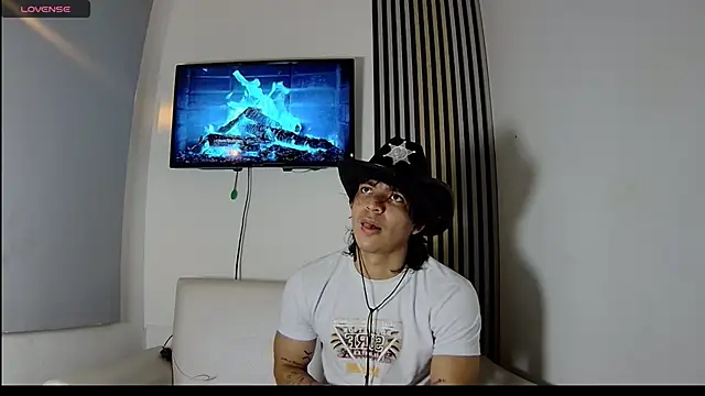 Snapshot of toji_luxxer chatting on 11, 11, 2025 toji luxxer online show from 11, 11, 2025