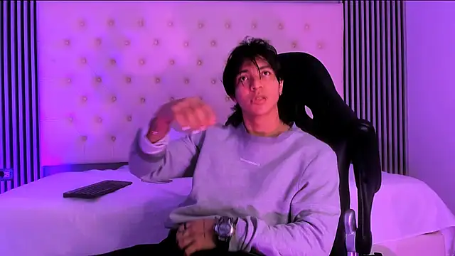 Snapshot of toji_luxxer chatting on 11, 11, 2025 toji luxxer online show from 11, 11, 2025