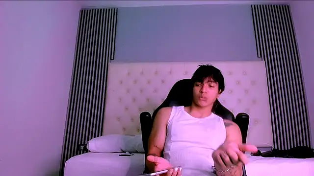 Snapshot of toji_luxxer chatting on 13, 11, 2025 toji luxxer online show from 13, 11, 2025