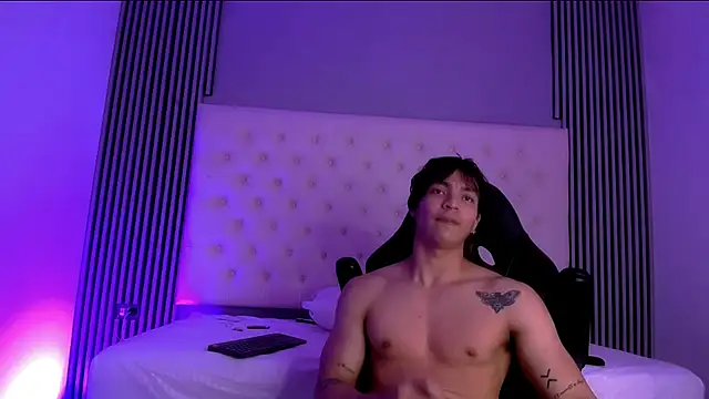 Snapshot of toji_luxxer chatting on 14, 11, 2025 toji luxxer online show from 14, 11, 2025