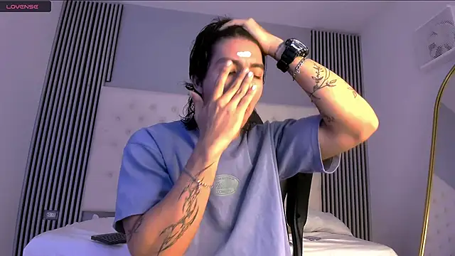 Snapshot of toji_luxxer chatting on 17, 11, 2025 toji luxxer online show from 17, 11, 2025