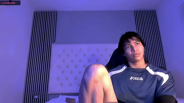 Snapshot of toji_luxxer chatting on 19, 11, 2025 toji luxxer online show from 19, 11, 2025