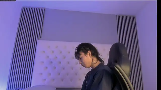 Snapshot of toji_luxxer chatting on 24, 11, 2025 toji luxxer online show from 24, 11, 2025