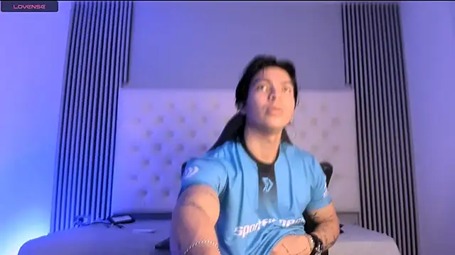 Snapshot of toji_luxxer chatting on 26, 11, 2025 toji luxxer online show from 26, 11, 2025