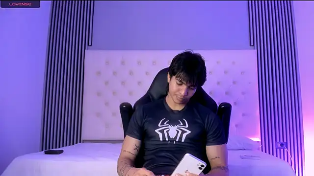 Snapshot of toji_luxxer chatting on 1, 12, 2025 toji luxxer online show from 1, 12, 2025