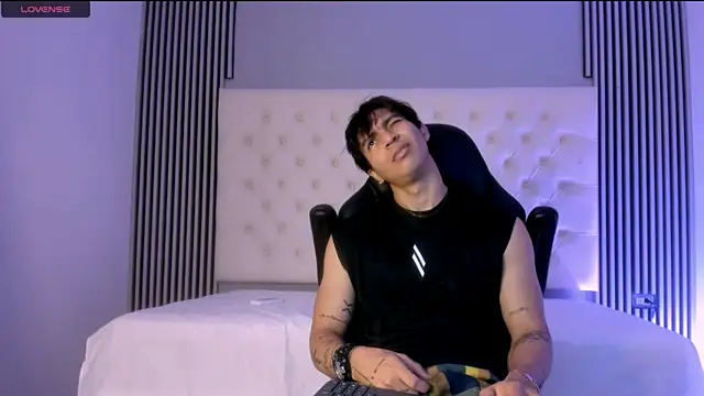 Snapshot of toji_luxxer chatting on 3, 12, 2025 toji luxxer online show from 3, 12, 2025