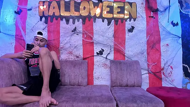 Snapshot of Juicy_Creww chatting on 28, 10, 2025 Juicy Creww online show from 28, 10, 2025