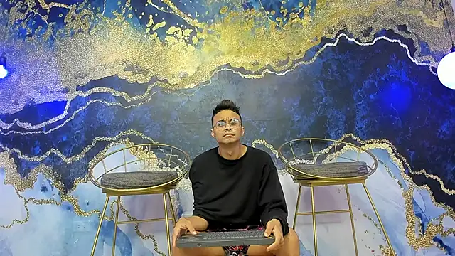 Snapshot of Juicy_Creww chatting on 1, 11, 2025 Juicy Creww online show from 1, 11, 2025