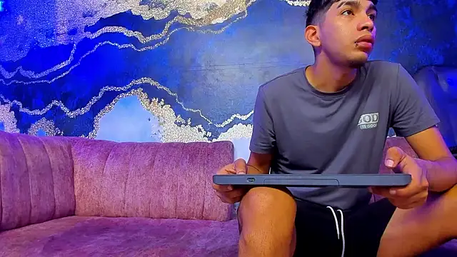 Snapshot of Juicy_Creww chatting on 10, 11, 2025 Juicy Creww online show from 10, 11, 2025