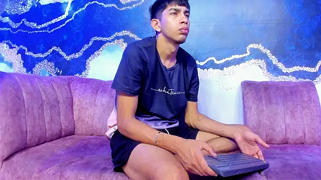 Snapshot of Juicy_Creww chatting on 18, 11, 2025 Juicy Creww online show from 18, 11, 2025