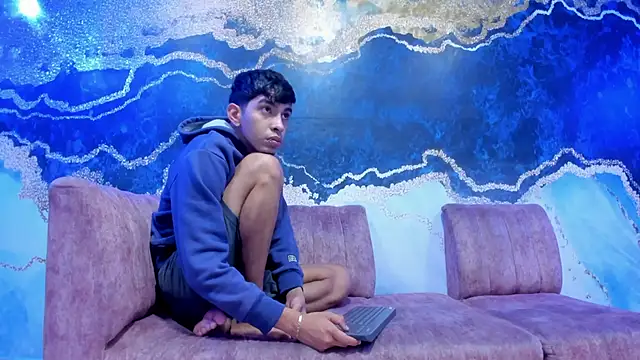 Snapshot of Juicy_Creww chatting on 25, 11, 2025 Juicy Creww online show from 25, 11, 2025