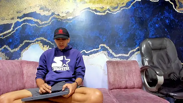 Snapshot of Juicy_Creww chatting on 1, 12, 2025 Juicy Creww online show from 1, 12, 2025