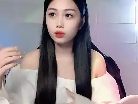 Snapshot of Lyly4757 chatting on 13, 12, 2025 Lyly4757 online show from 13, 12, 2025