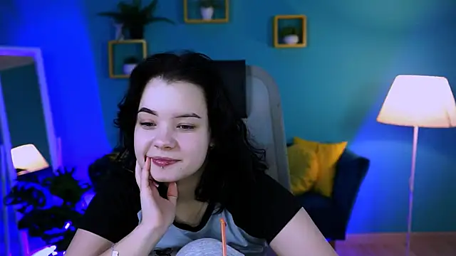 leslierowe  online show from 4, 11, 2025