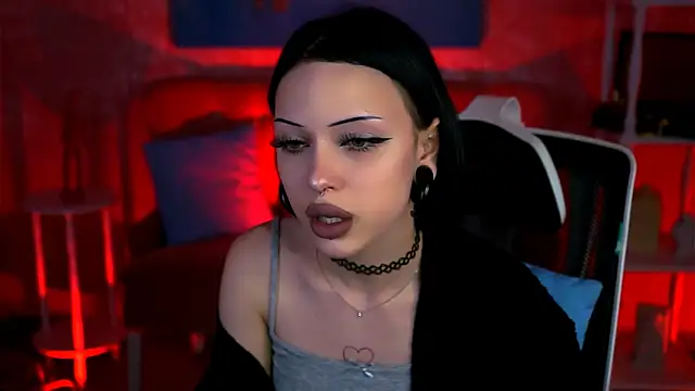 MiaCain online show from 19, 9, 2025