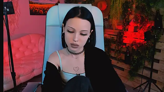 MiaCain online show from 20, 9, 2025