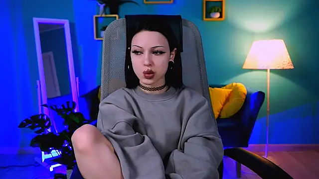 MiaCain online show from 28, 9, 2025