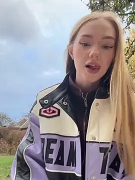 MilaMoone online show from 13, 11, 2025