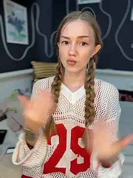 Snapshot of MilaMoone chatting on 14, 6, 2026 MilaMoone online show from 14, 6, 2026