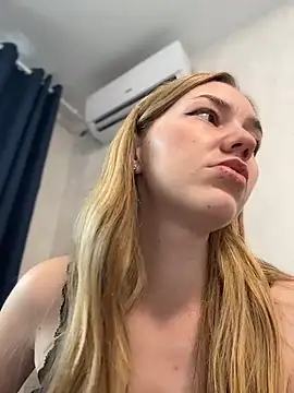 Snapshot of MilaMoone chatting on 2, 8, 2026 MilaMoone online show from 2, 8, 2026