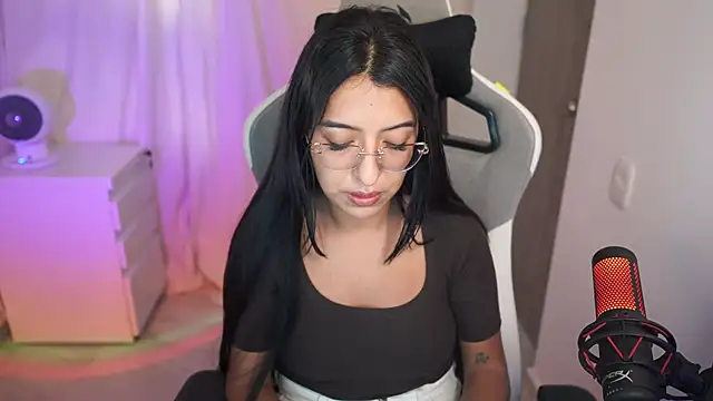 Snapshot of Valerygomez02 chatting on 8, 10, 2025 Valerygomez02 online show from 8, 10, 2025