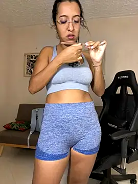 Snapshot of Valerygomez02 chatting on 21, 10, 2025 Valerygomez02 online show from 21, 10, 2025