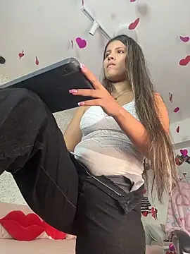 EMILIIA RICHTER   online show from 9, 2, 2026