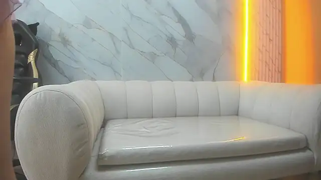 Isabella Blondetf online show from 17, 9, 2025