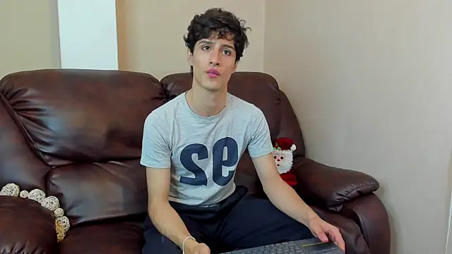 Snapshot of Xam_Collen chatting on 18, 12, 2025 Xam Collen online show from 18, 12, 2025