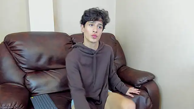 Snapshot of Xam_Collen chatting on 19, 12, 2025 Xam Collen online show from 19, 12, 2025