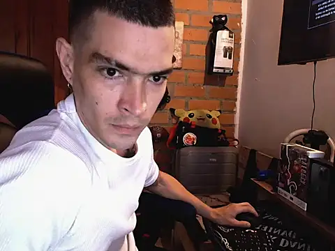 Snapshot of Travis_R chatting on 27, 10, 2025 Travis R online show from 27, 10, 2025