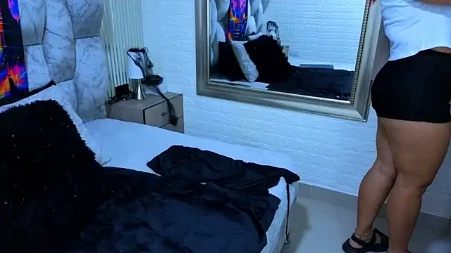 sofiagutierrez   online show from 19, 10, 2025