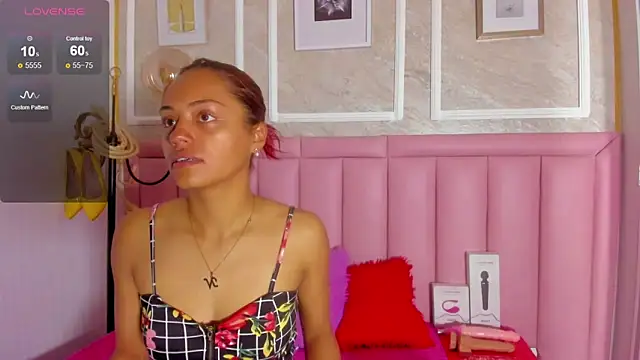 HoollyHendrix online show from 7, 2, 2026