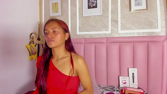 HoollyHendrix online show from 12, 2, 2026