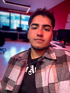 Snapshot of tomy_hot20 chatting on 10, 10, 2025 tomy hot20 online show from 10, 10, 2025